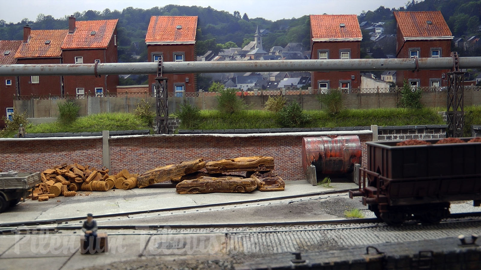 Prachtig ontworpen modelspoorbaan in schaal HO: Industrieel diorama Quai 12 van Pascal Hubert