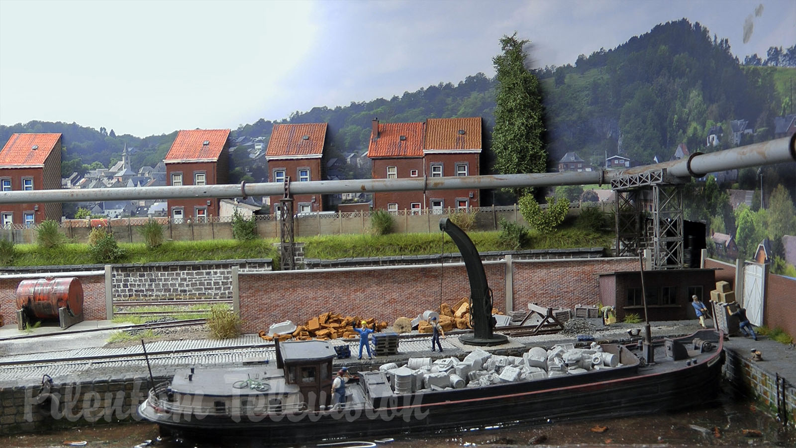 Prachtig ontworpen modelspoorbaan in schaal HO: Industrieel diorama Quai 12 van Pascal Hubert