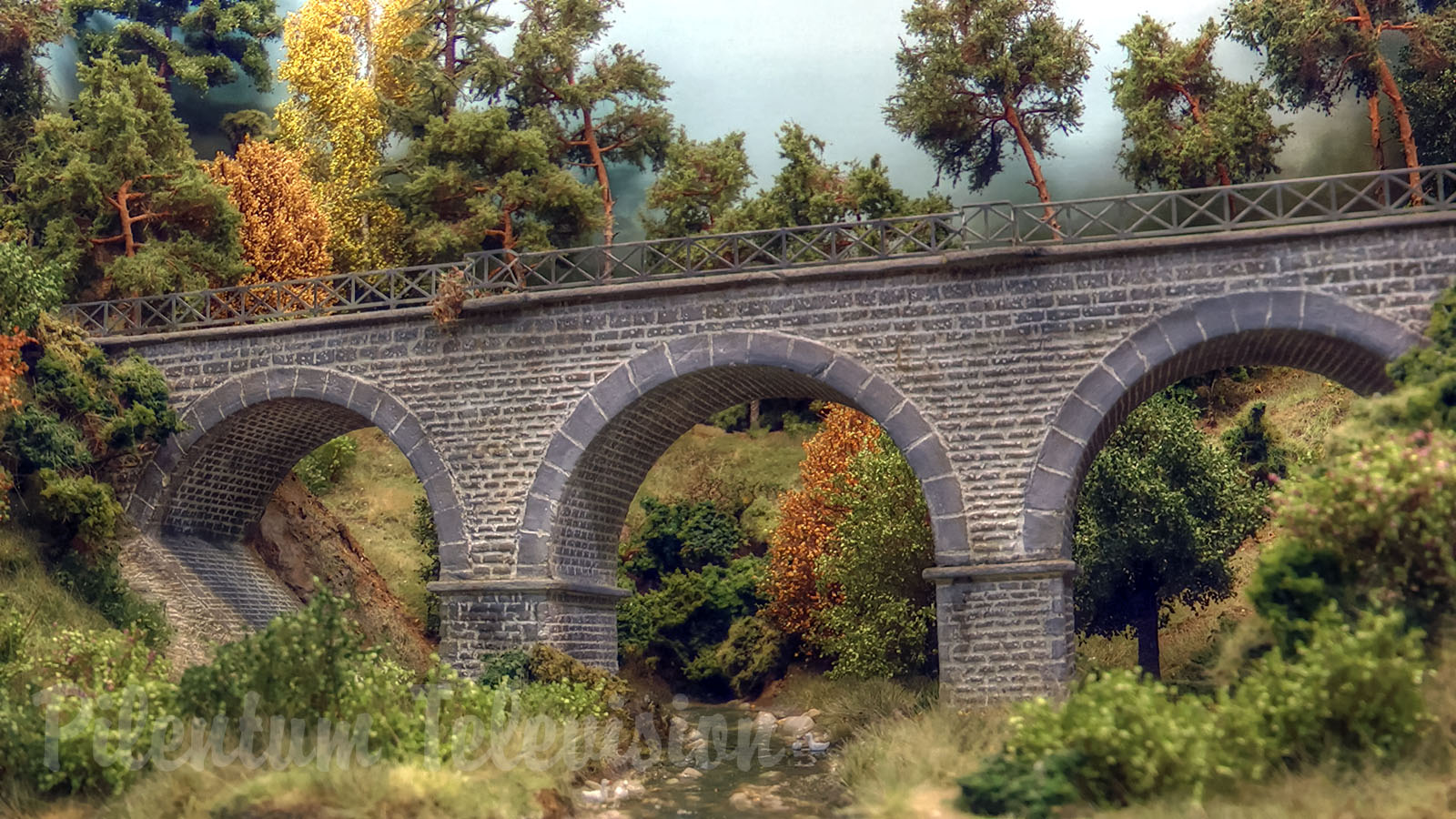 Mooie modelspoorbaan in schaal HO van het treinstation van Saint-Hilaire in de Belgische Ardennen